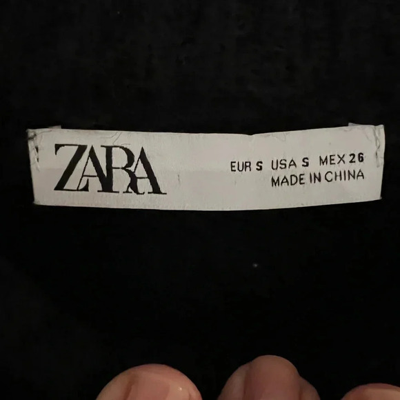 Zara Sweater Slightly Cropped - Picture 2 of 4